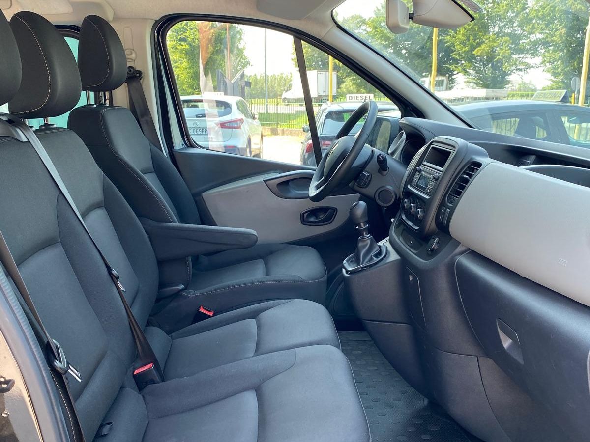 RENAULT TRAFIC * 9 POSTI *