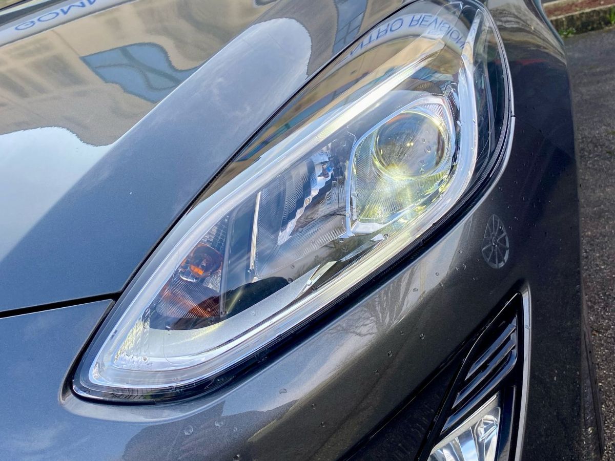 FORD FIESTA * TITANIUM *
