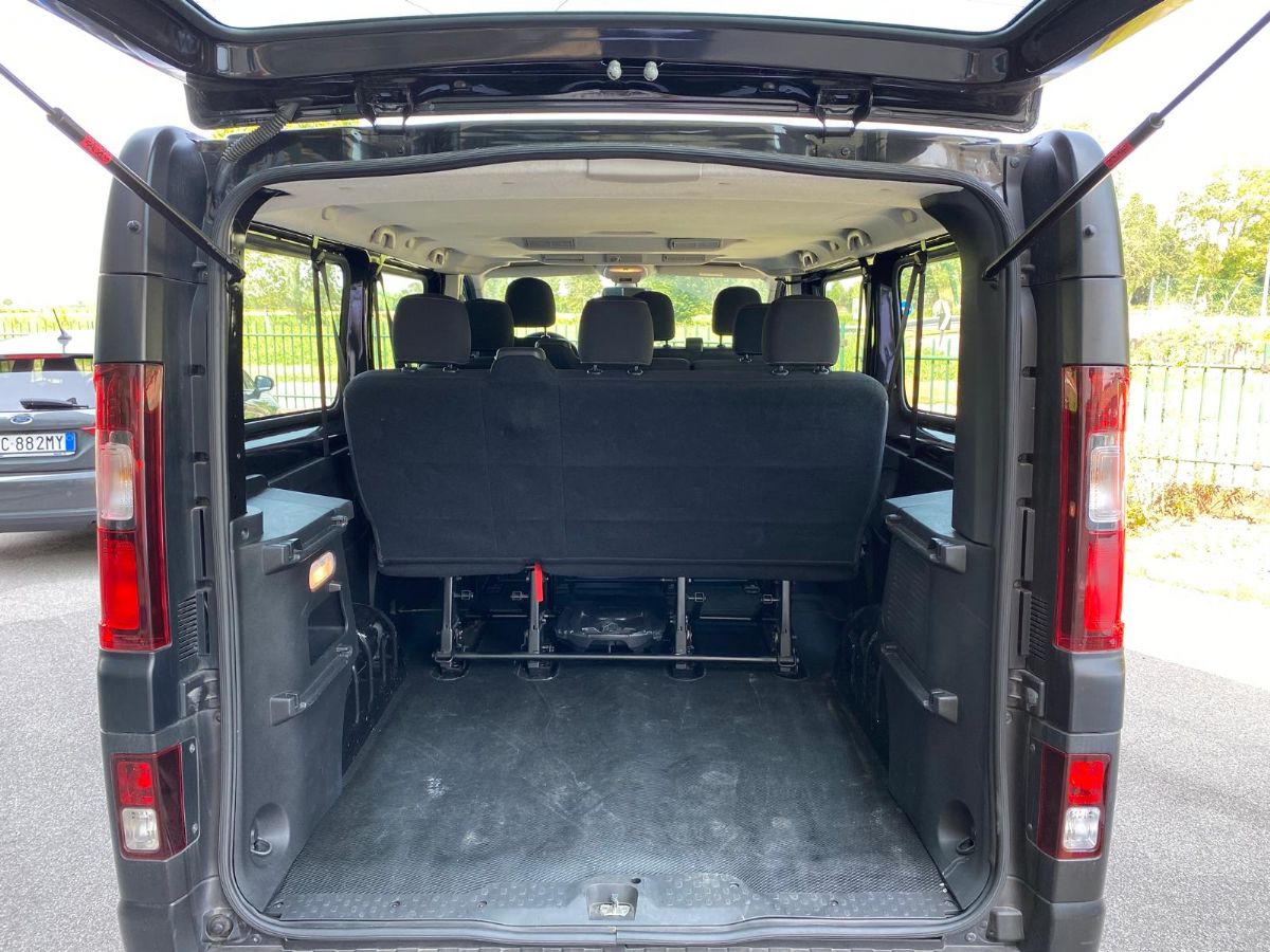 RENAULT TRAFIC * 9 POSTI *