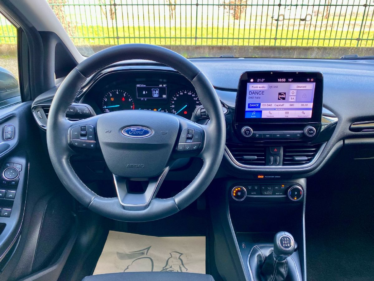 FORD FIESTA * TITANIUM *