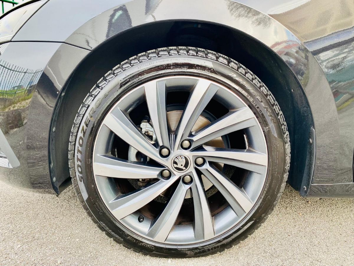 SKODA OCTAVIA WAGON * 2.0 TDI DSG *