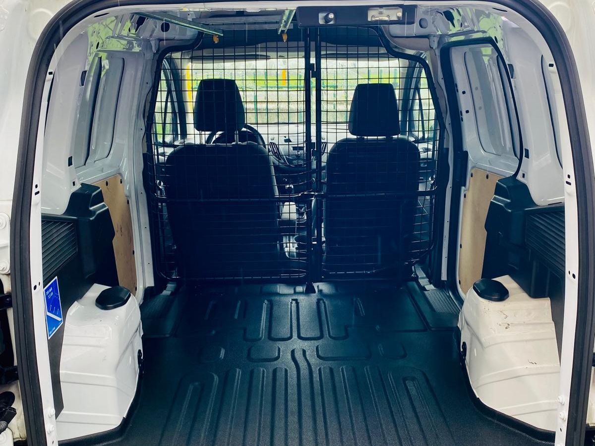 FORD TRANSIT COURIER * AUTOCARRO *