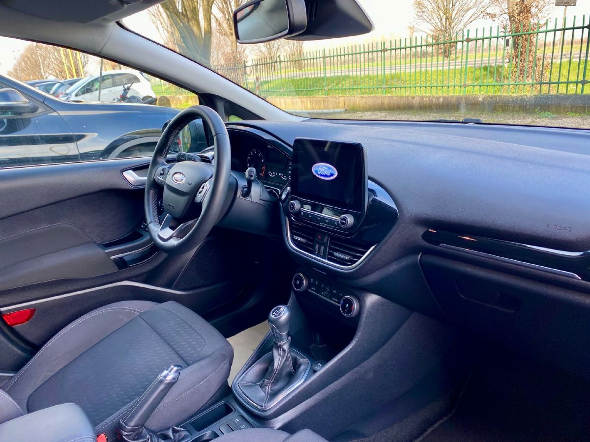 FORD FIESTA * TITANIUM *