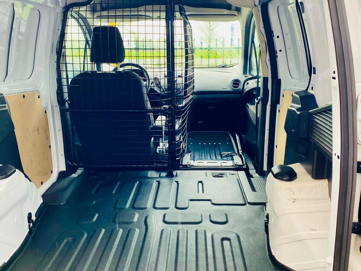 FORD TRANSIT COURIER * AUTOCARRO *
