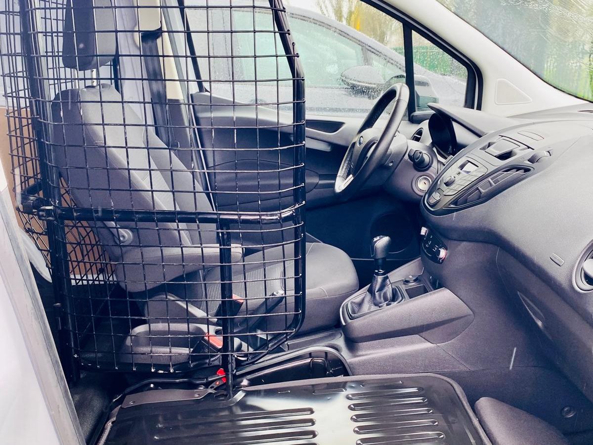 FORD TRANSIT COURIER * AUTOCARRO *