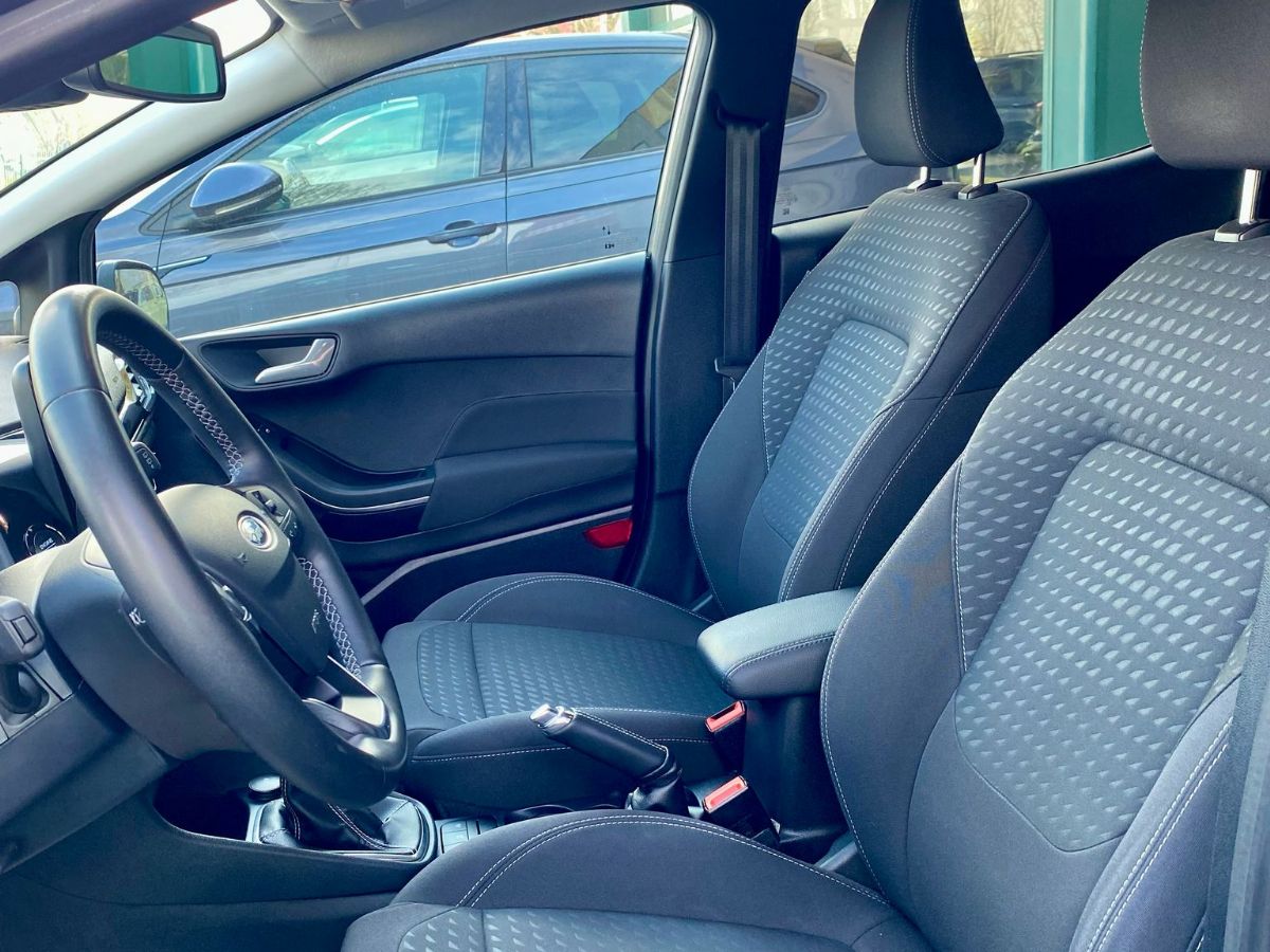 FORD FIESTA * TITANIUM *